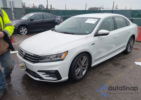 2017 Volkswagen Passat 1.8T R-Line z USA, uszkodzony, nr VIN 1VWDT7A37HC043834